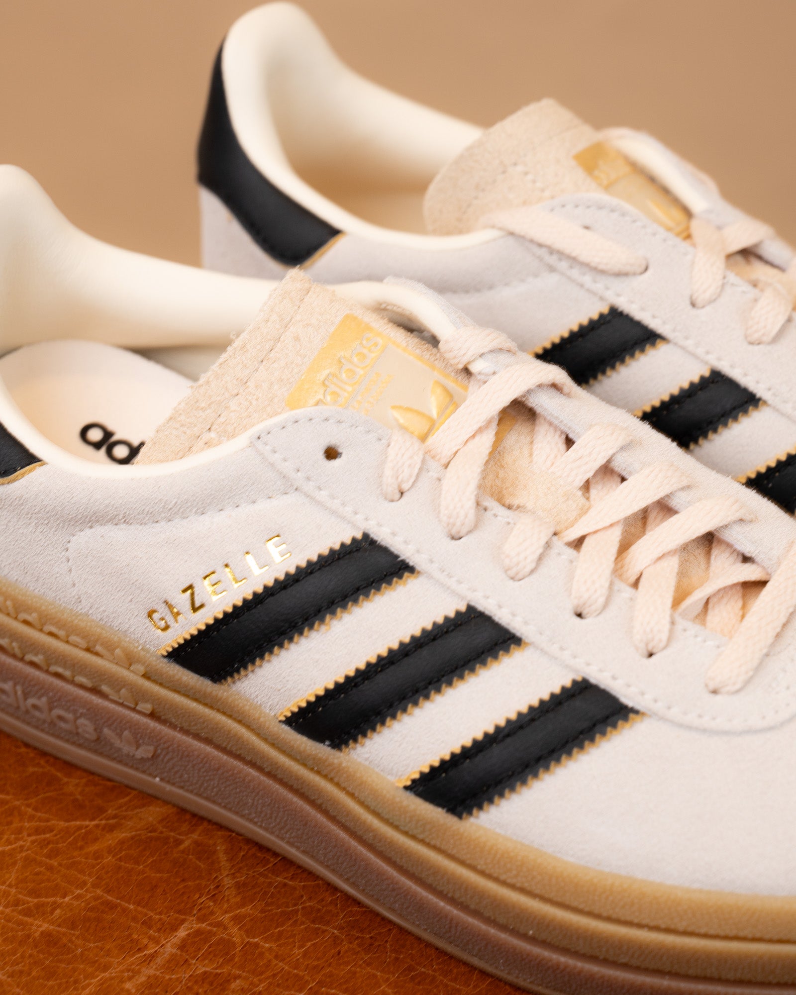 Sneakers Gazelle Bold White/Black JS3892 UNICA Adidas 