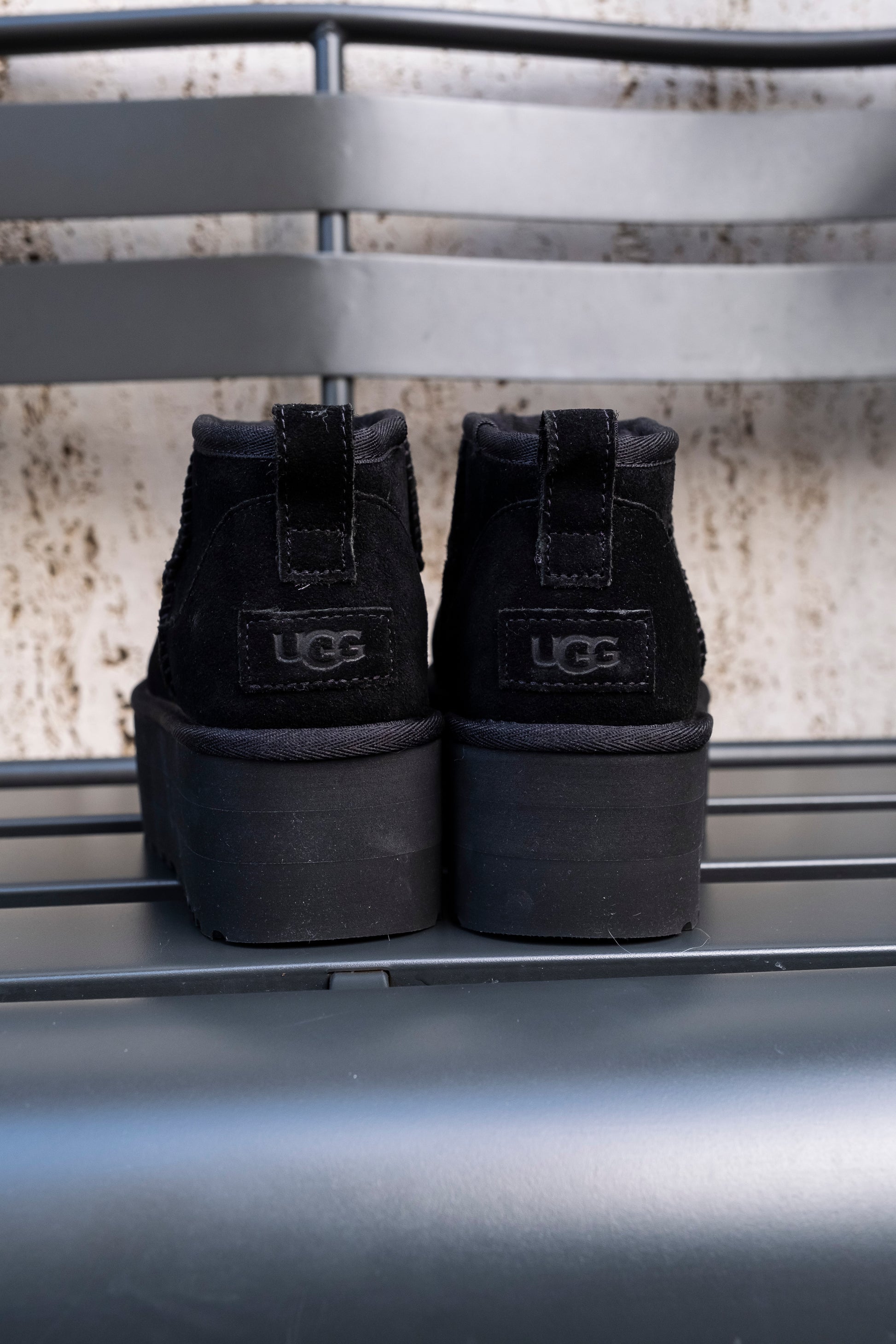 black-ugg-ai24-classic-ultra-mini-platform