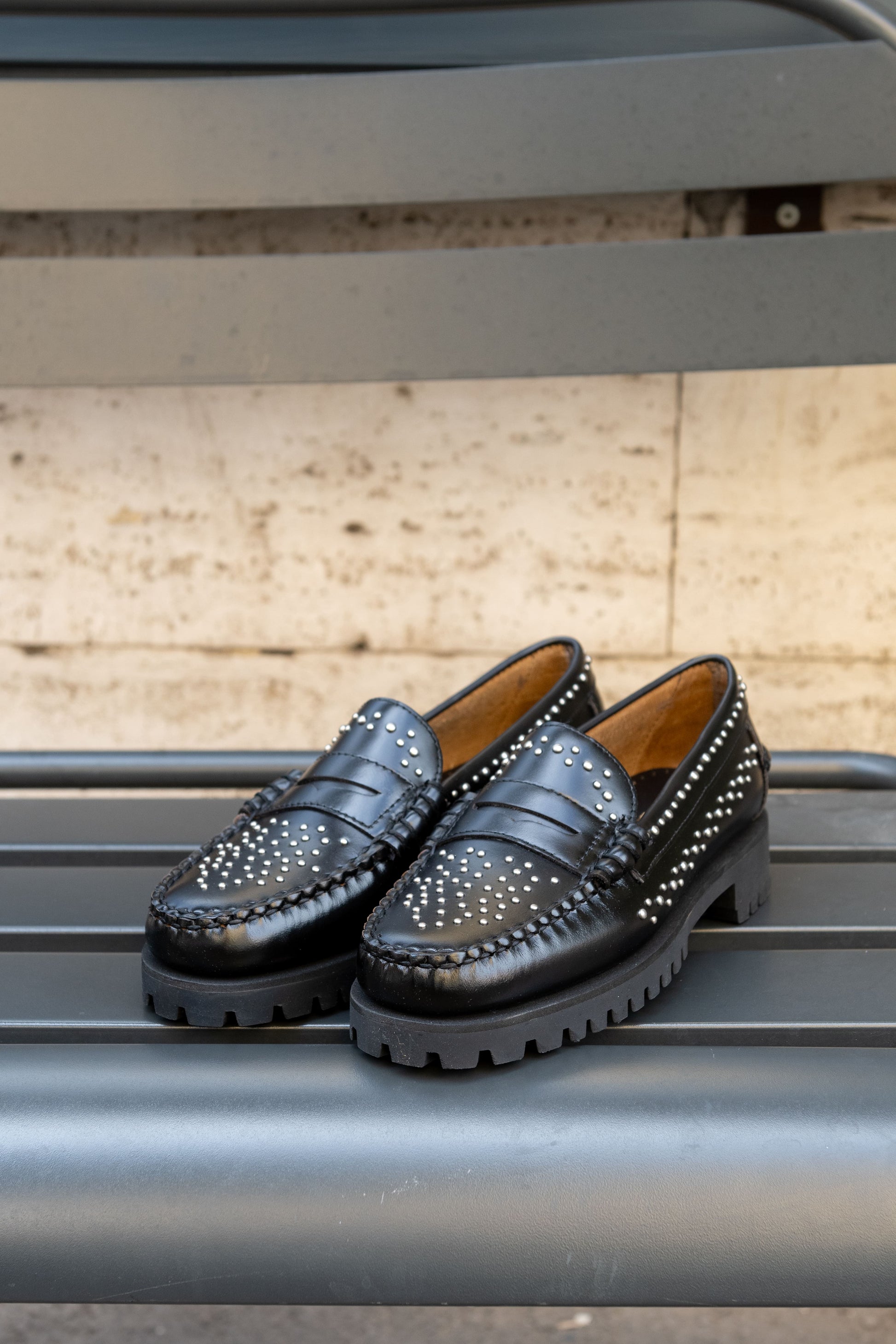 gaffi-store-1966-black-sebago-ai24-dan-lug-studs-woman-2