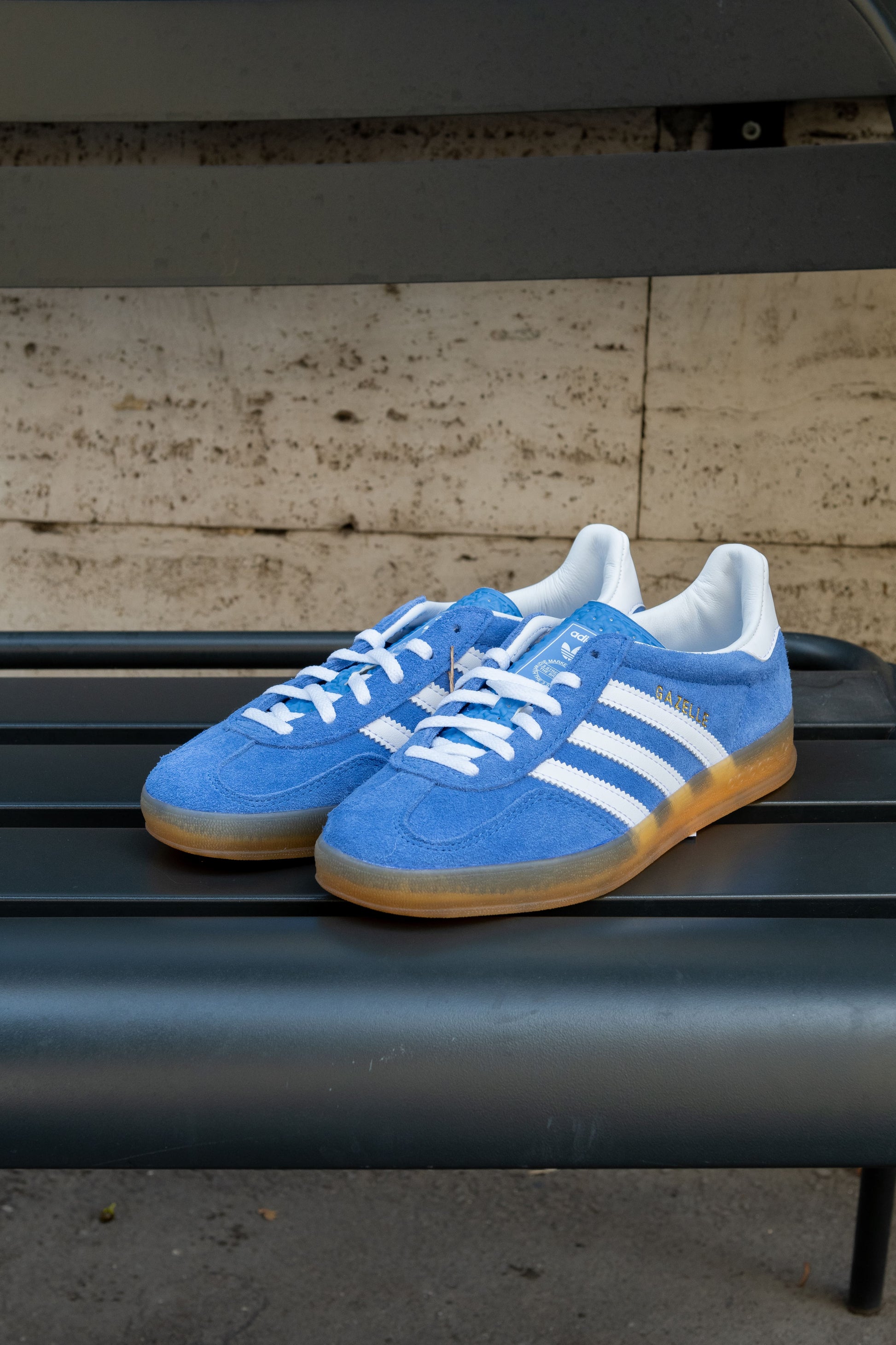 gaffi-store-1966-blufus_ftwwht_goldmt-adidas-ai24-gazelle-indoor-2