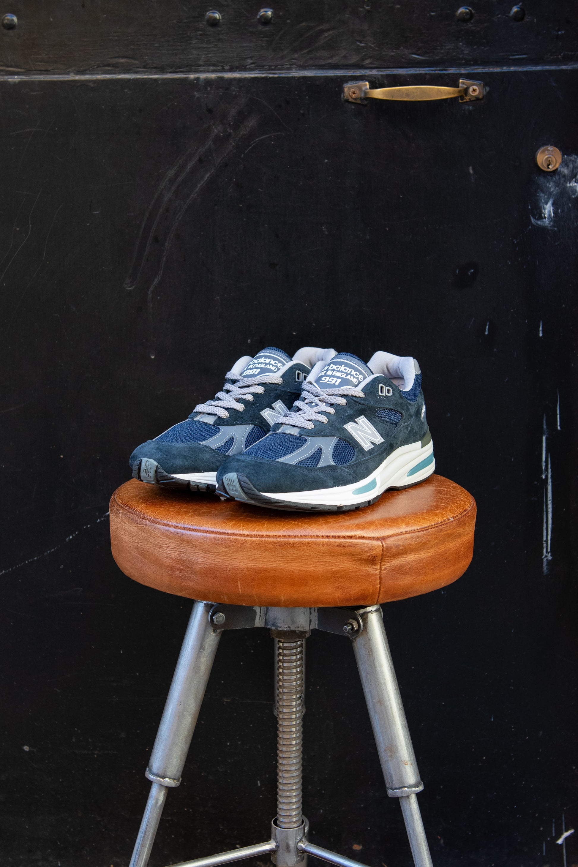 gaffi-store-1966-dark-navy-new-balance-ai24-made-in-uk-991v2-1