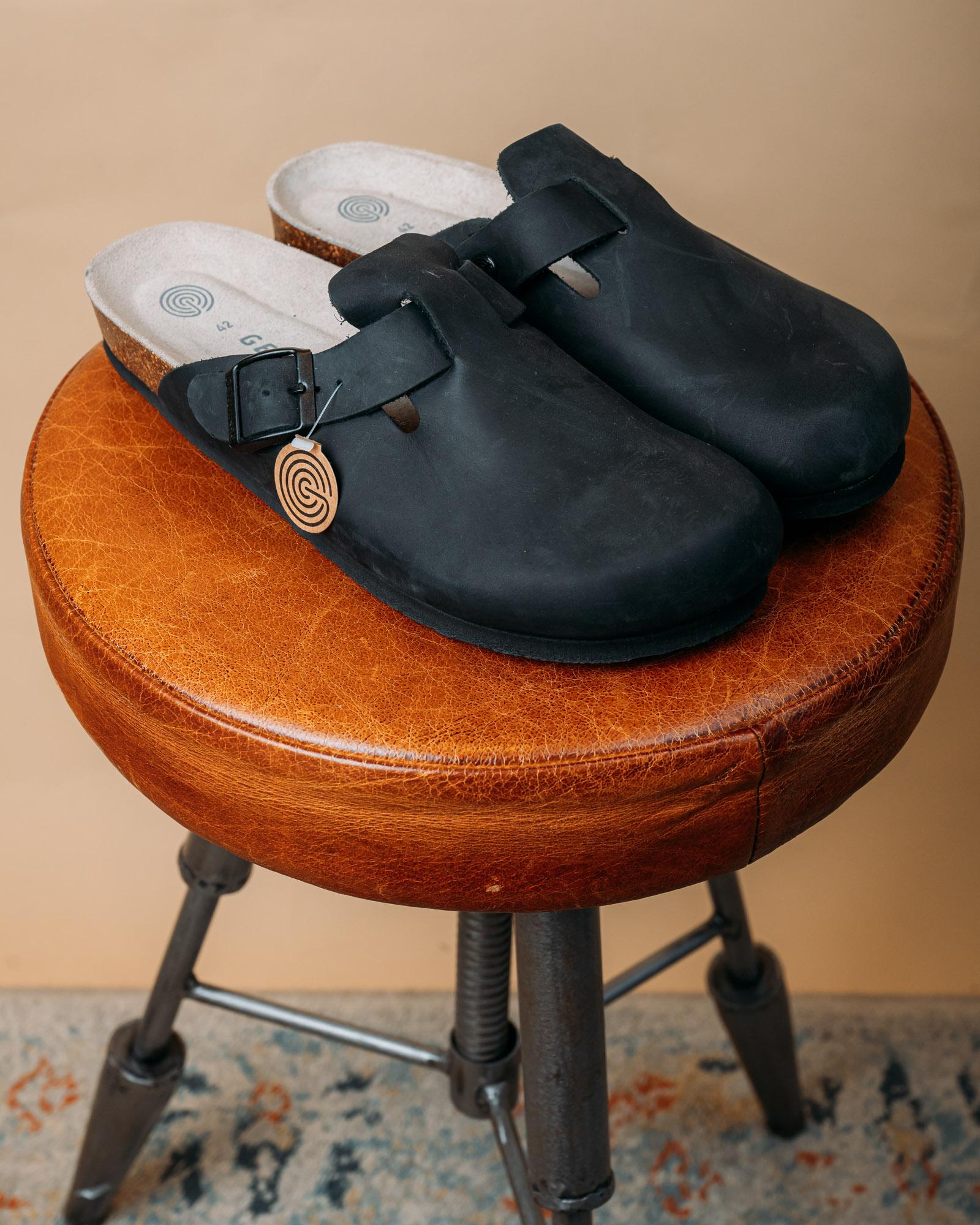 Sabot Riva Oiled Leather Black G10439 7 Genuins 