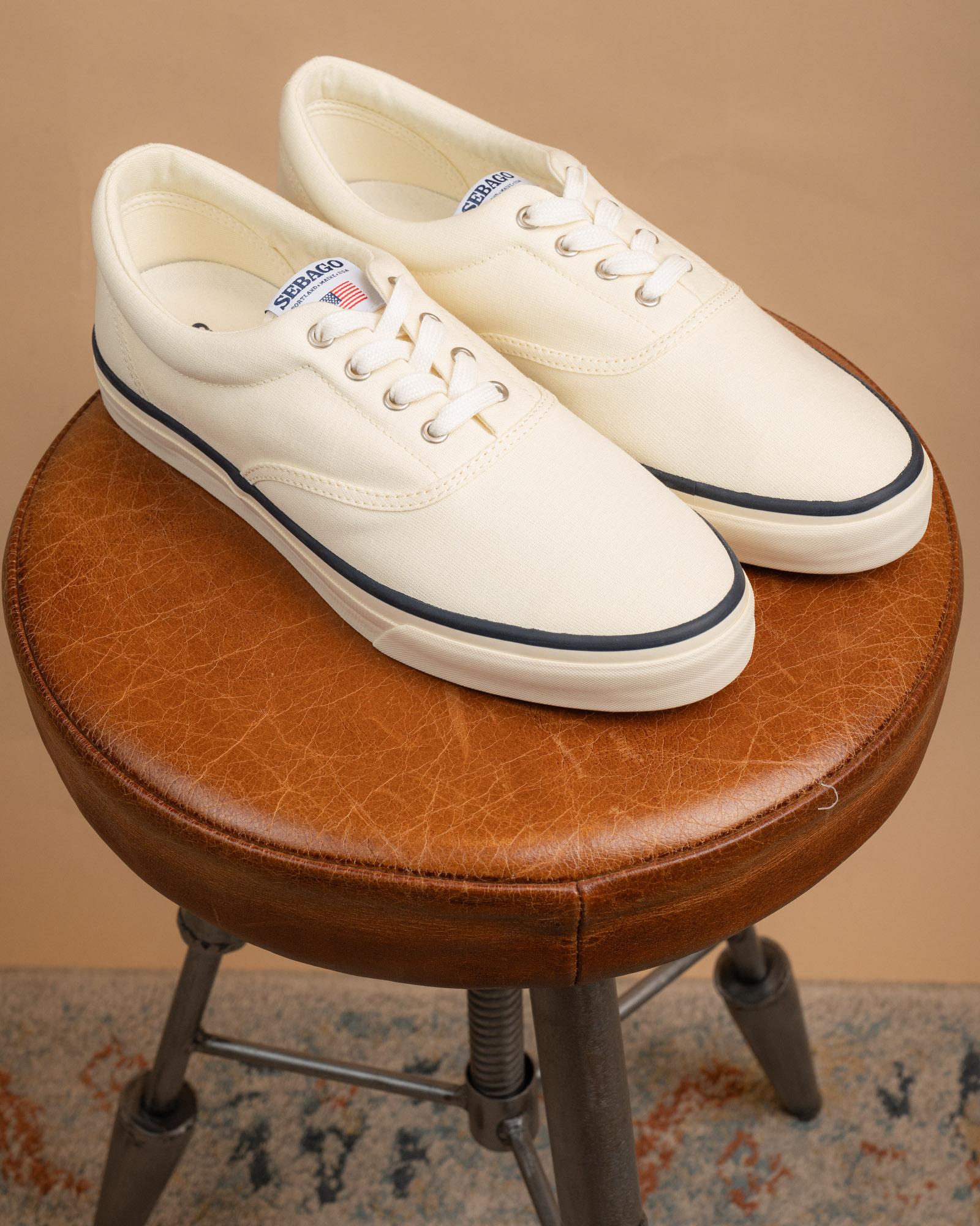 Sneakers Sebago Hurricane Deck color Ecru in tela con suola bianca vulcanizzata e logo Sebago sulla linguetta.