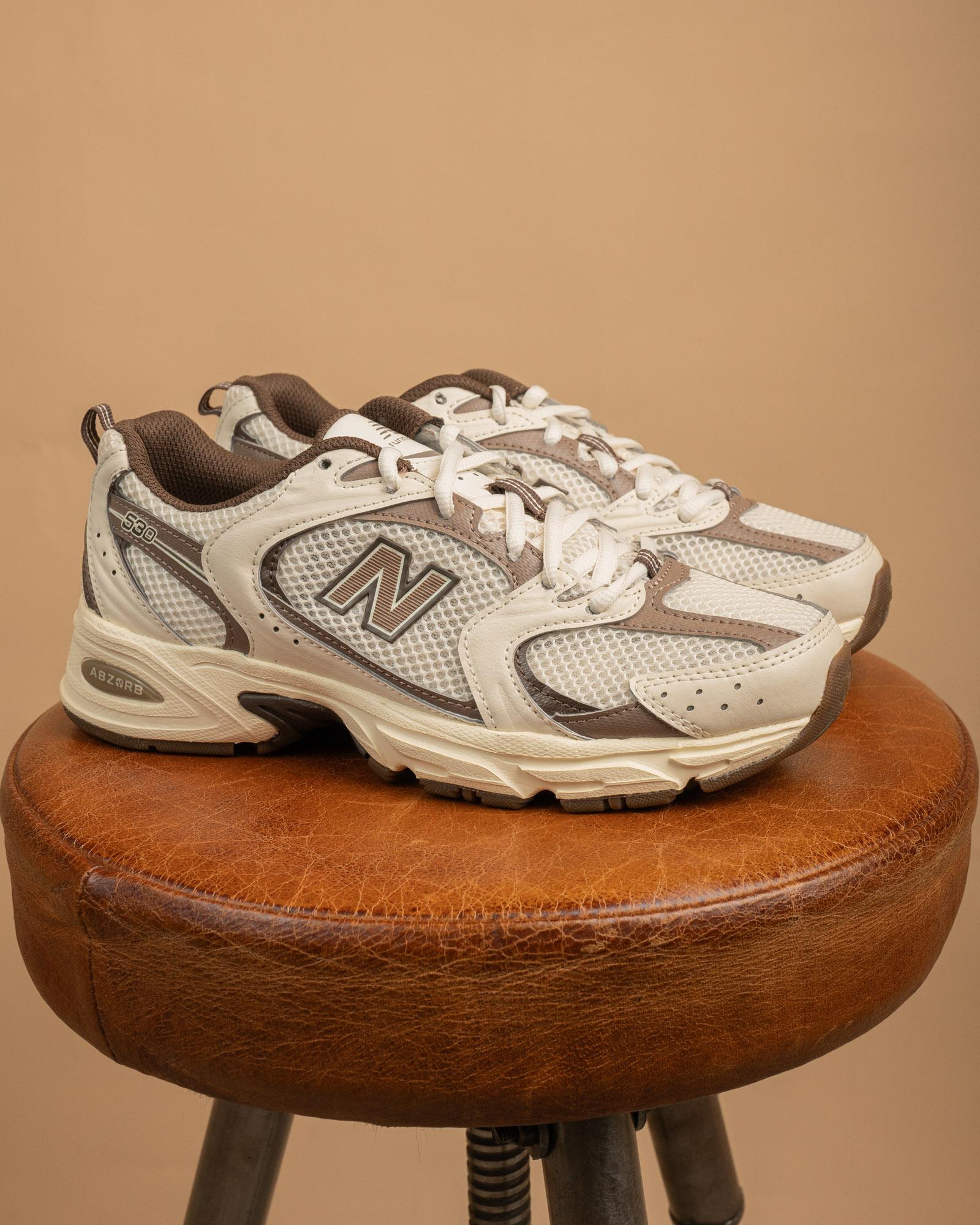New Balance 530 marroni, sneakers chunky dal design tecnico anni 2000 con tomaia leggera in mesh e finiture silver.