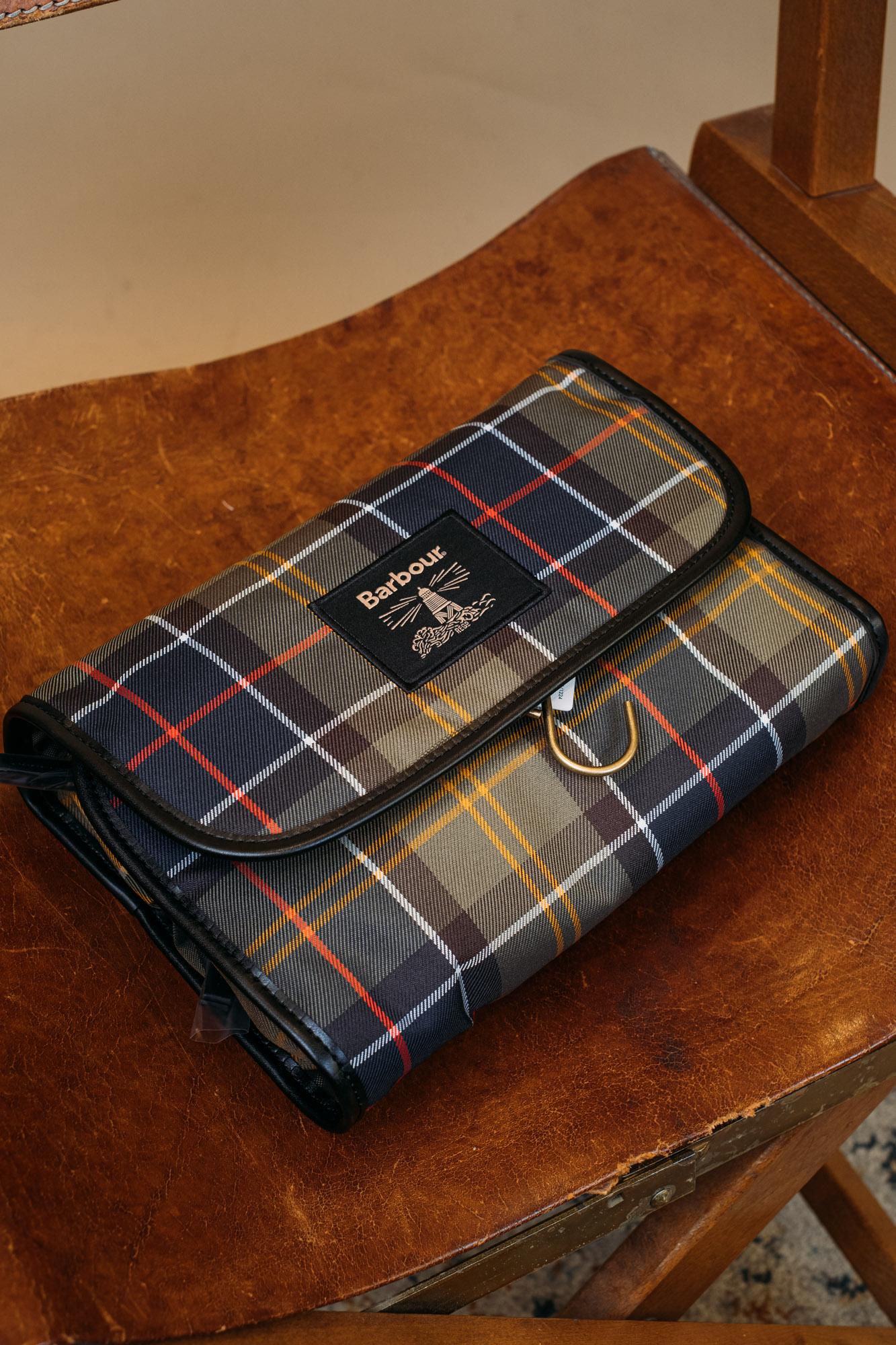 Tartan Hanging Washbag MAC0425 OL91 Barbour 