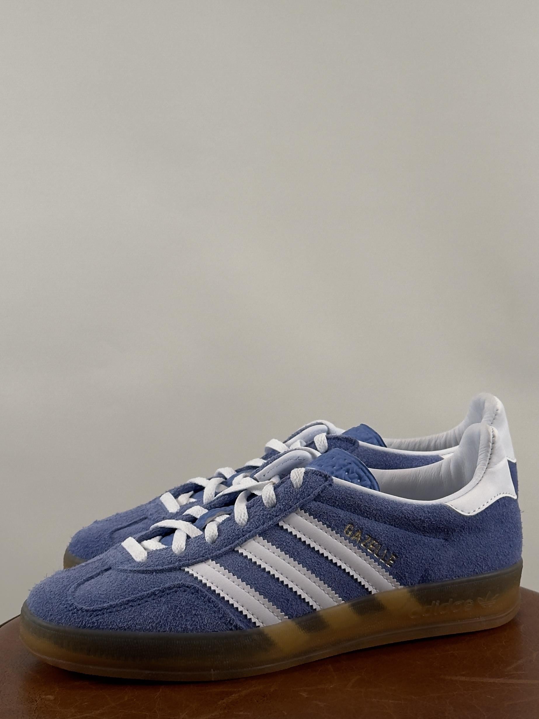 Gazelle Indoor HQ8717 BLUFUS-FTWWHT-GOLDMT Adidas