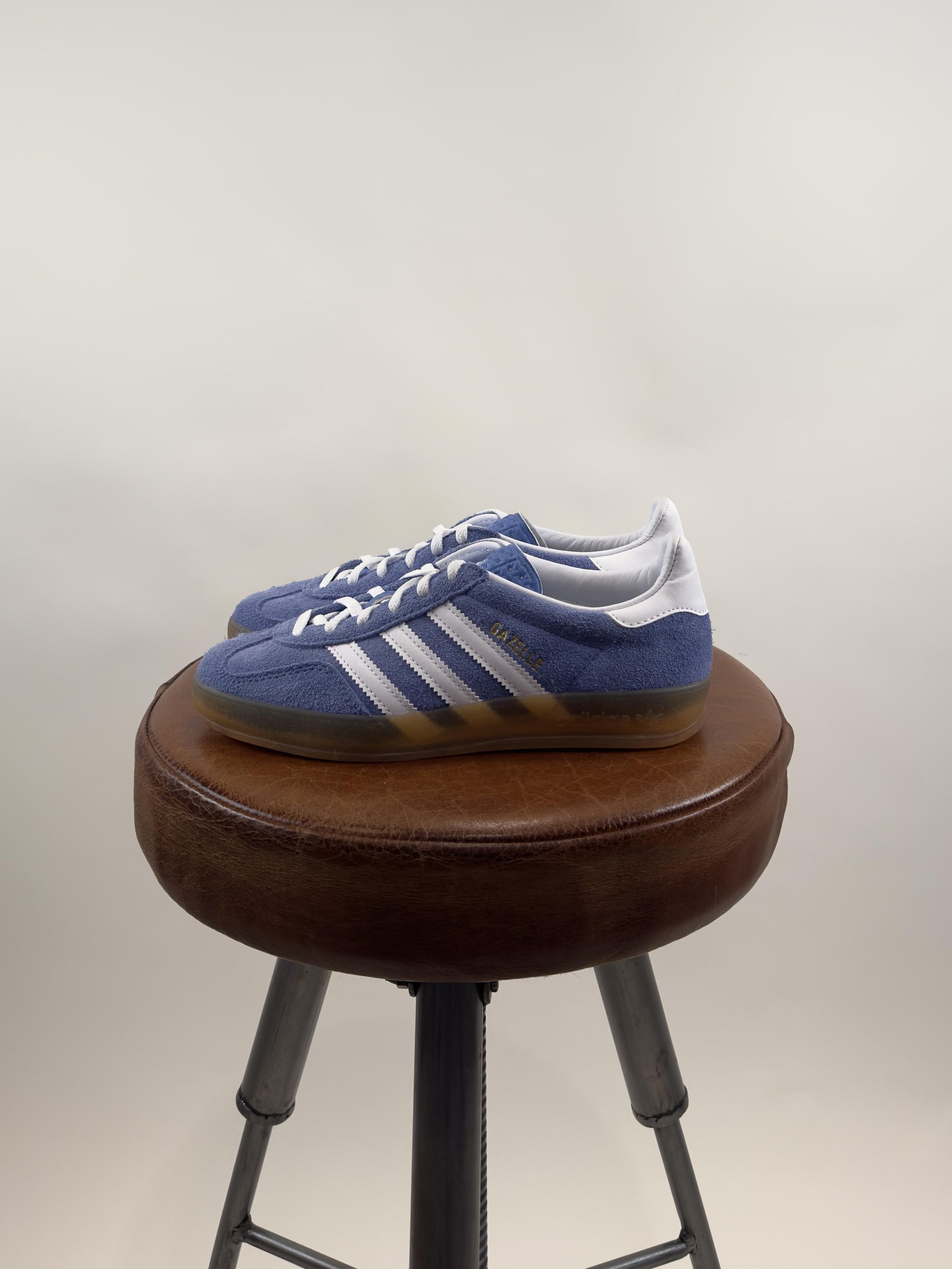 Gazelle Indoor HQ8717 BLUFUS-FTWWHT-GOLDMT Adidas