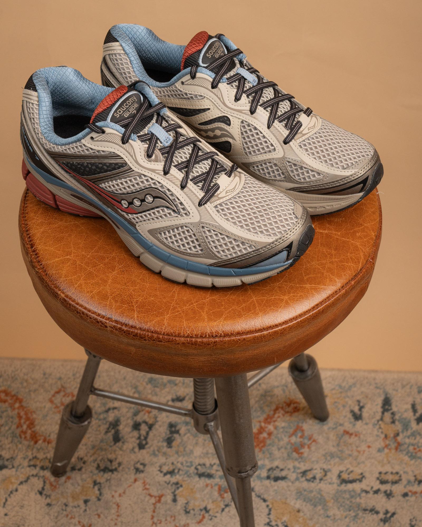 Sneakers ProGrid Guide 7 Disrupt Taupe-Black S70936 48 Saucony 