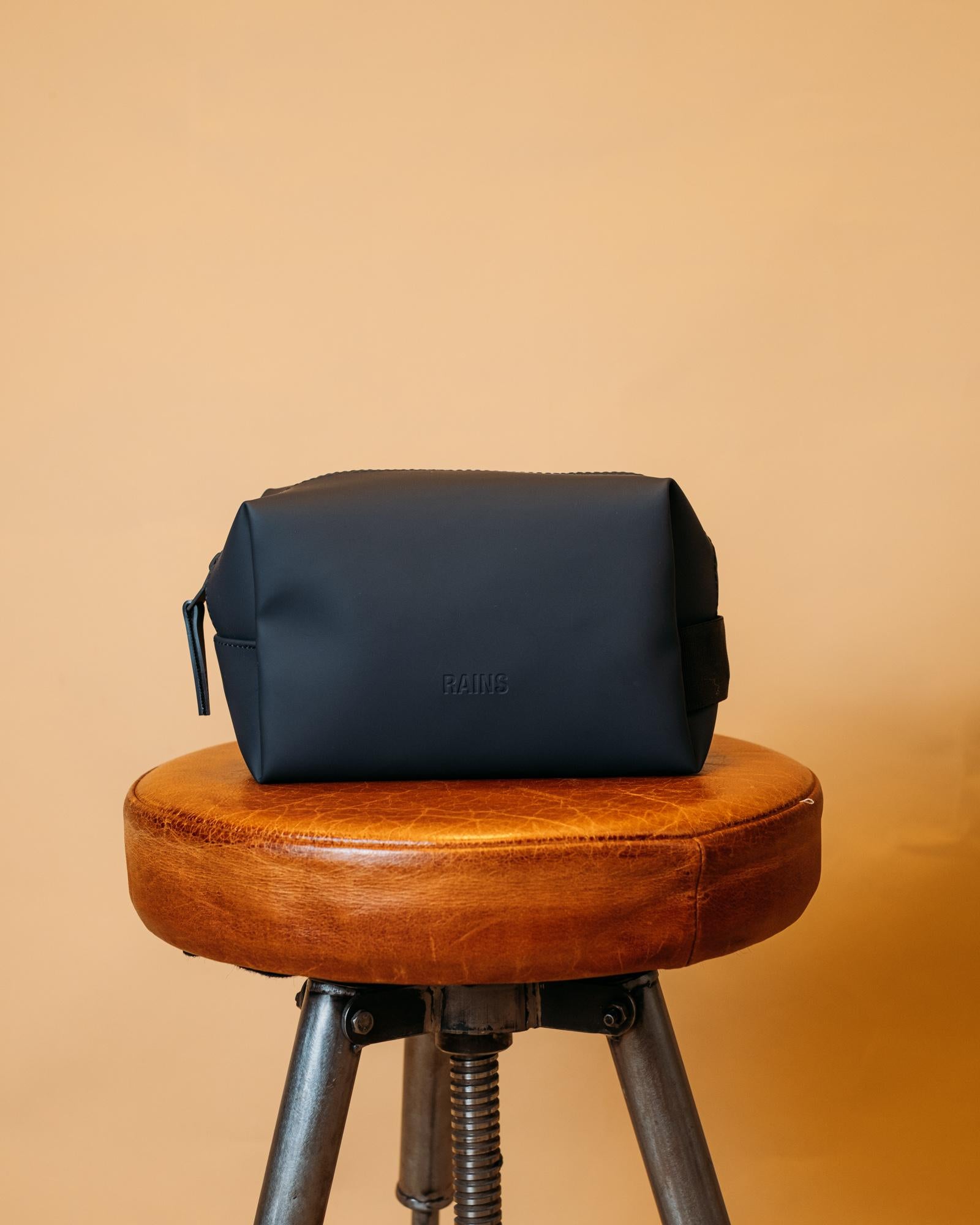 Wash Bag Small RA15580 NAV Rains 