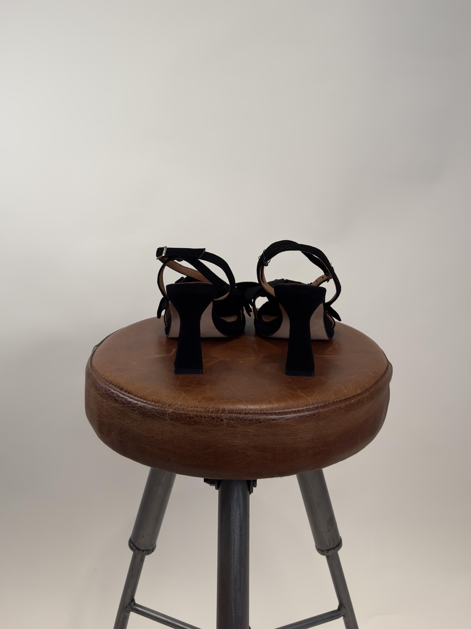 Sandalo Flor 25076-526J ANTE NEGRO Angel Alarcon