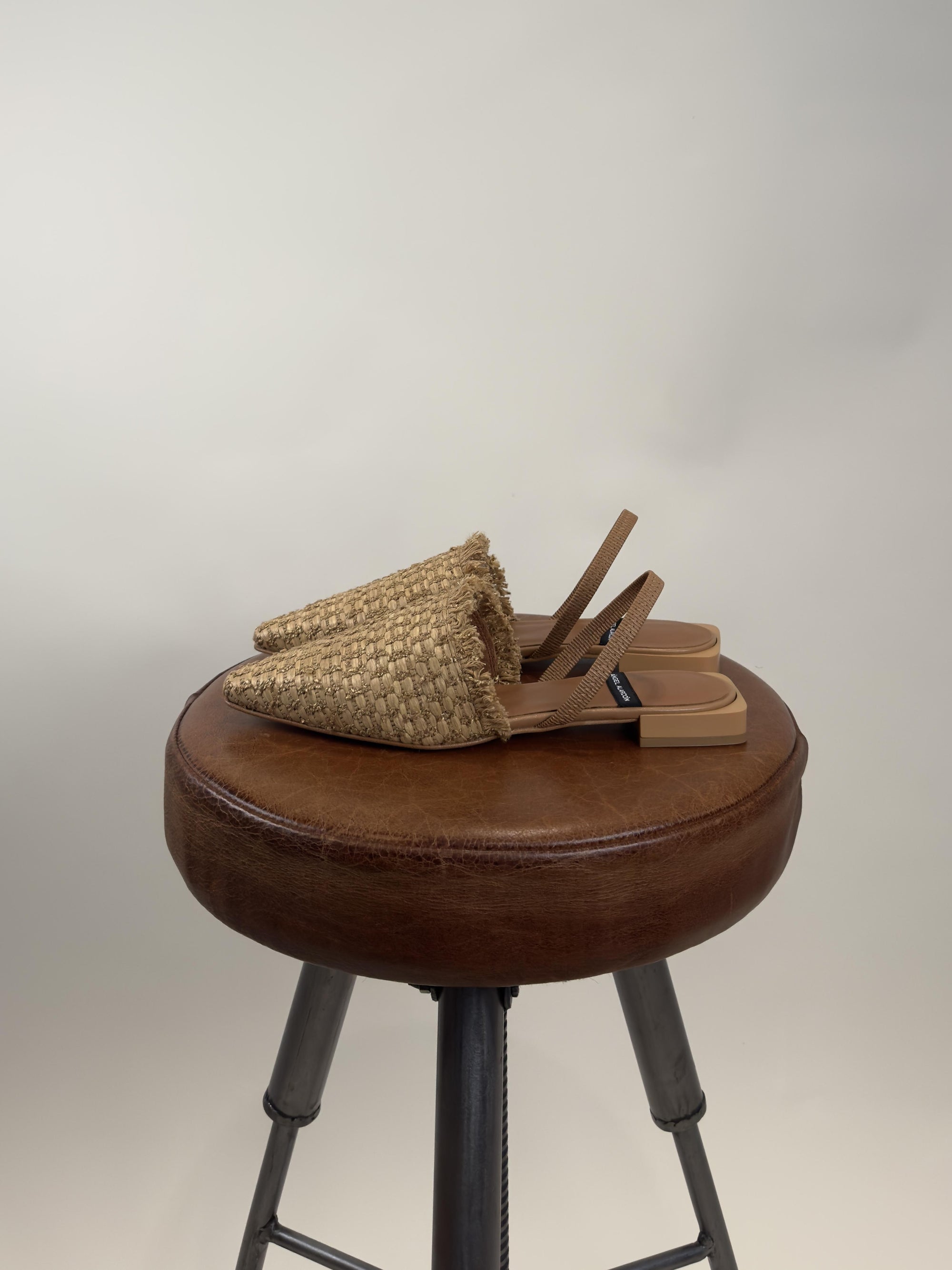 Scarpa con Cinturino 25009-530B CAMELLO Angel Alarcon