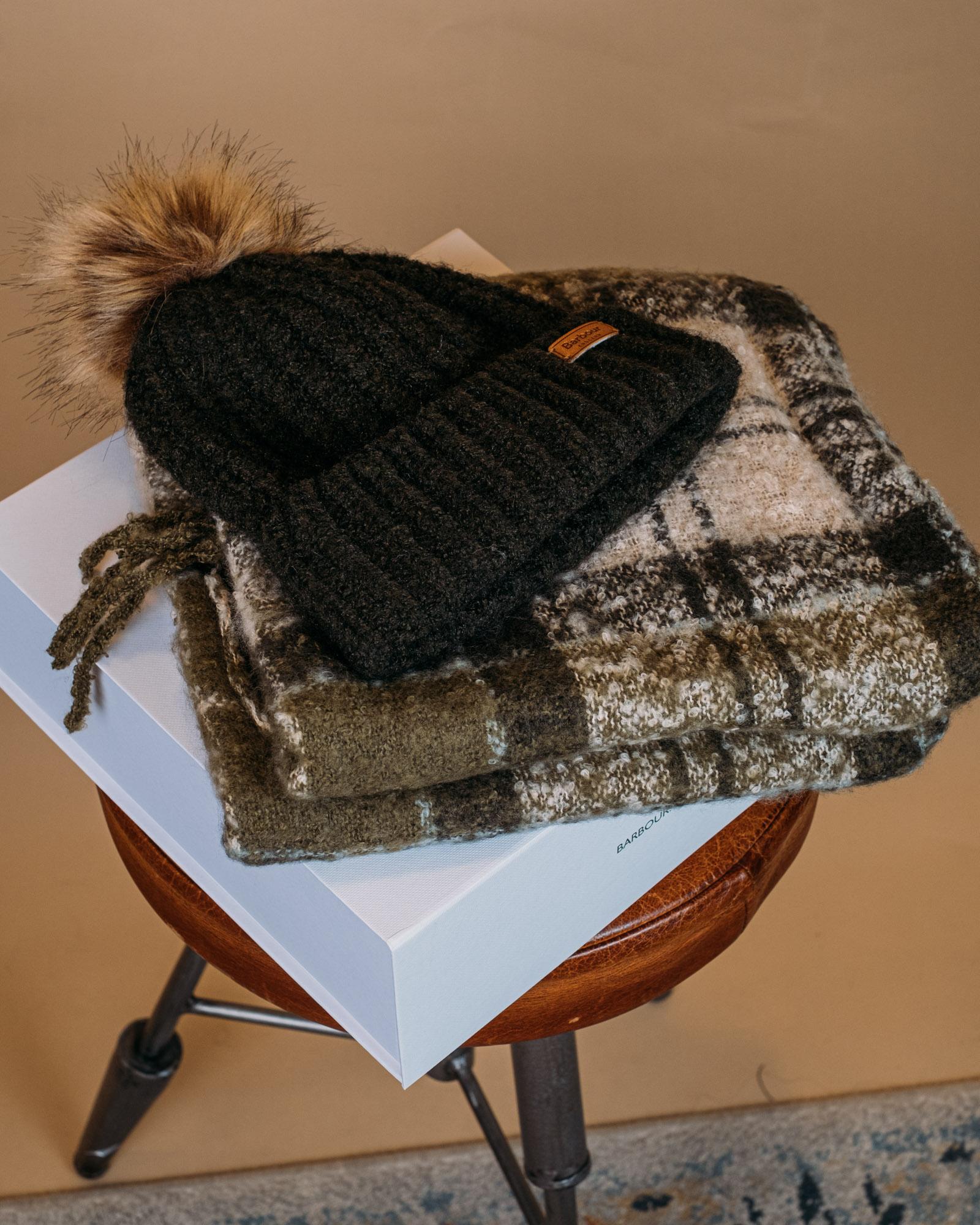 Saltburn Beanie e Tartan Scarf Set LGS0077 GN51 Barbour 