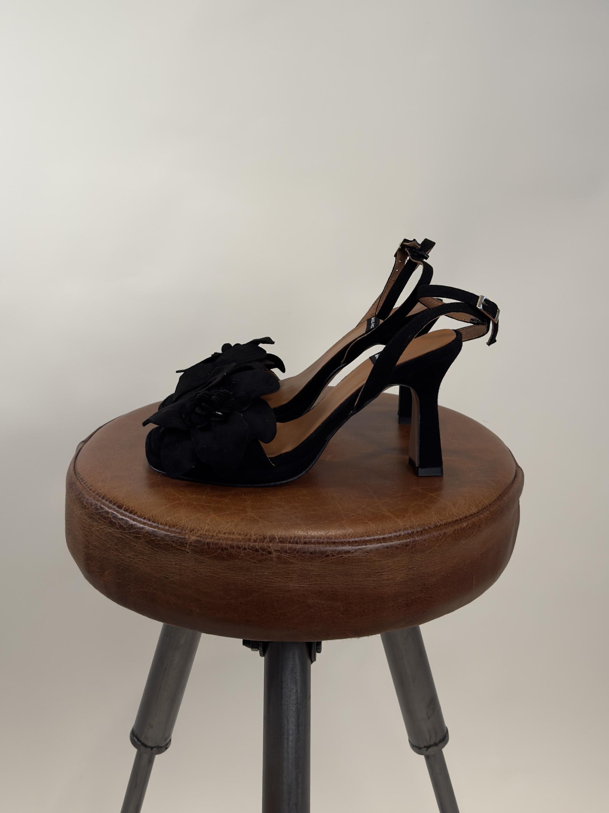 Sandalo Flor 25076-526J ANTE NEGRO Angel Alarcon