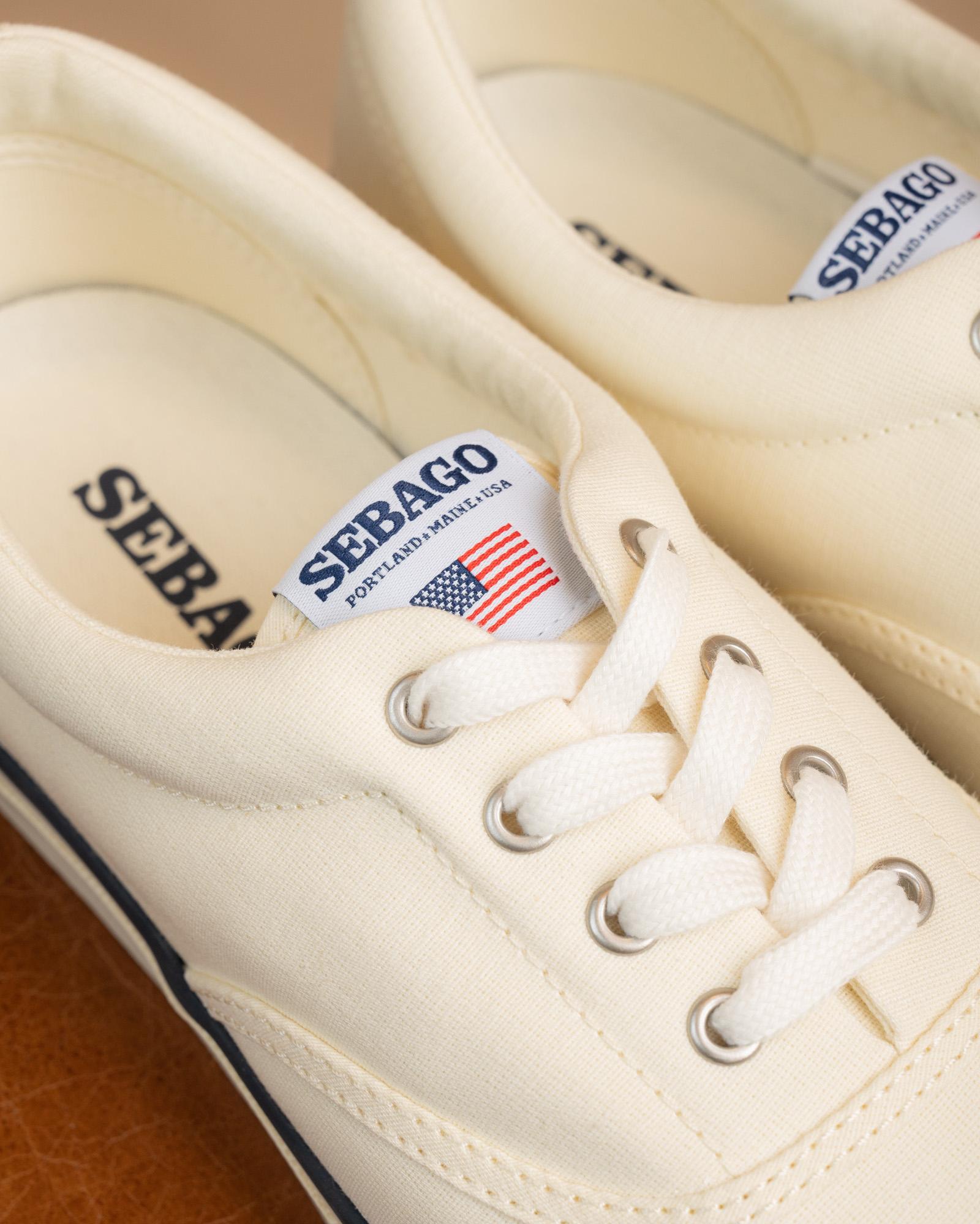 Scarpe Sebago Hurricane Deck 72131BW-971, dettaglio della tomaia in canvas beige chiaro e occhielli in metallo.