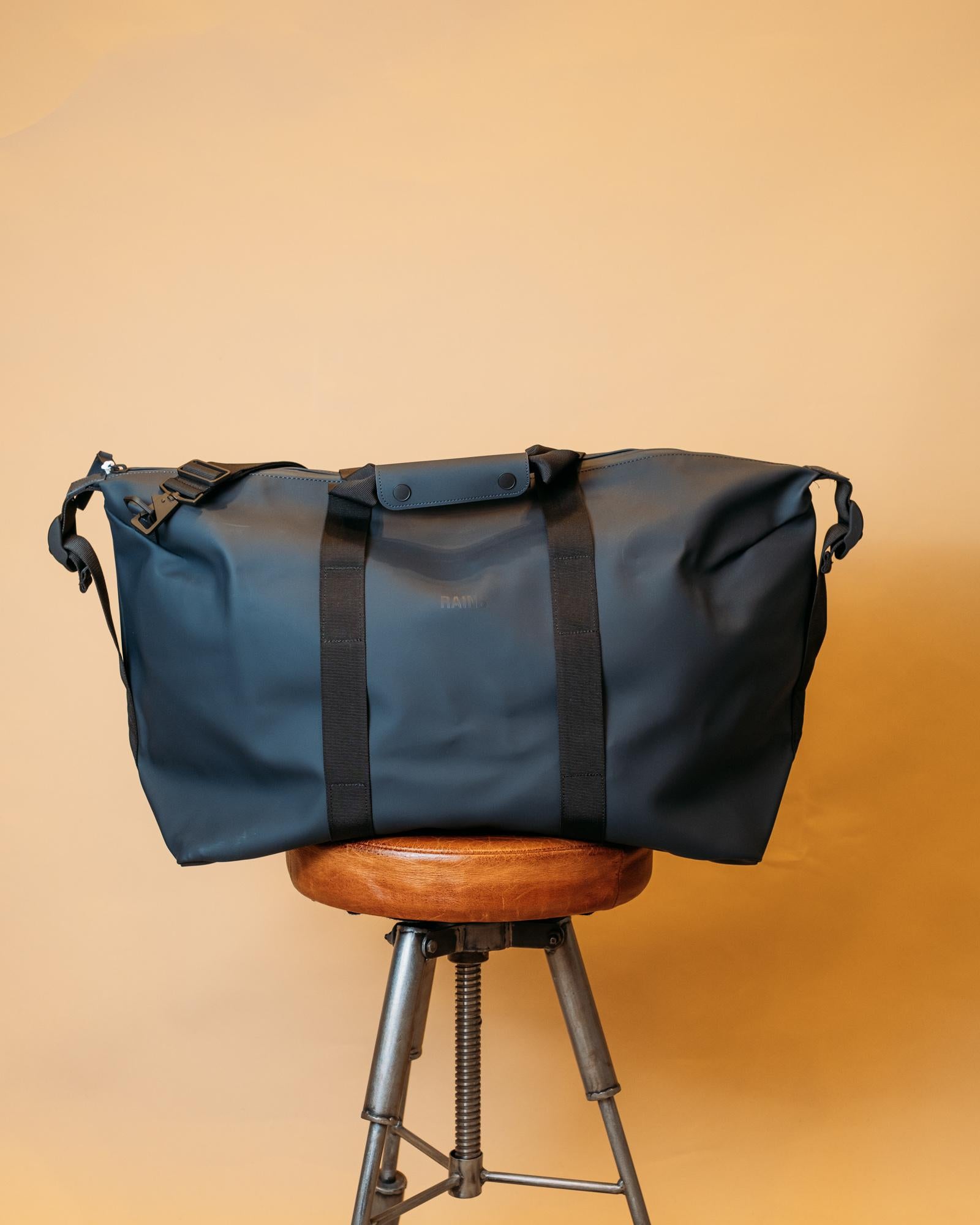 Hilo Weekend Bag RA14200 NAV Rains 