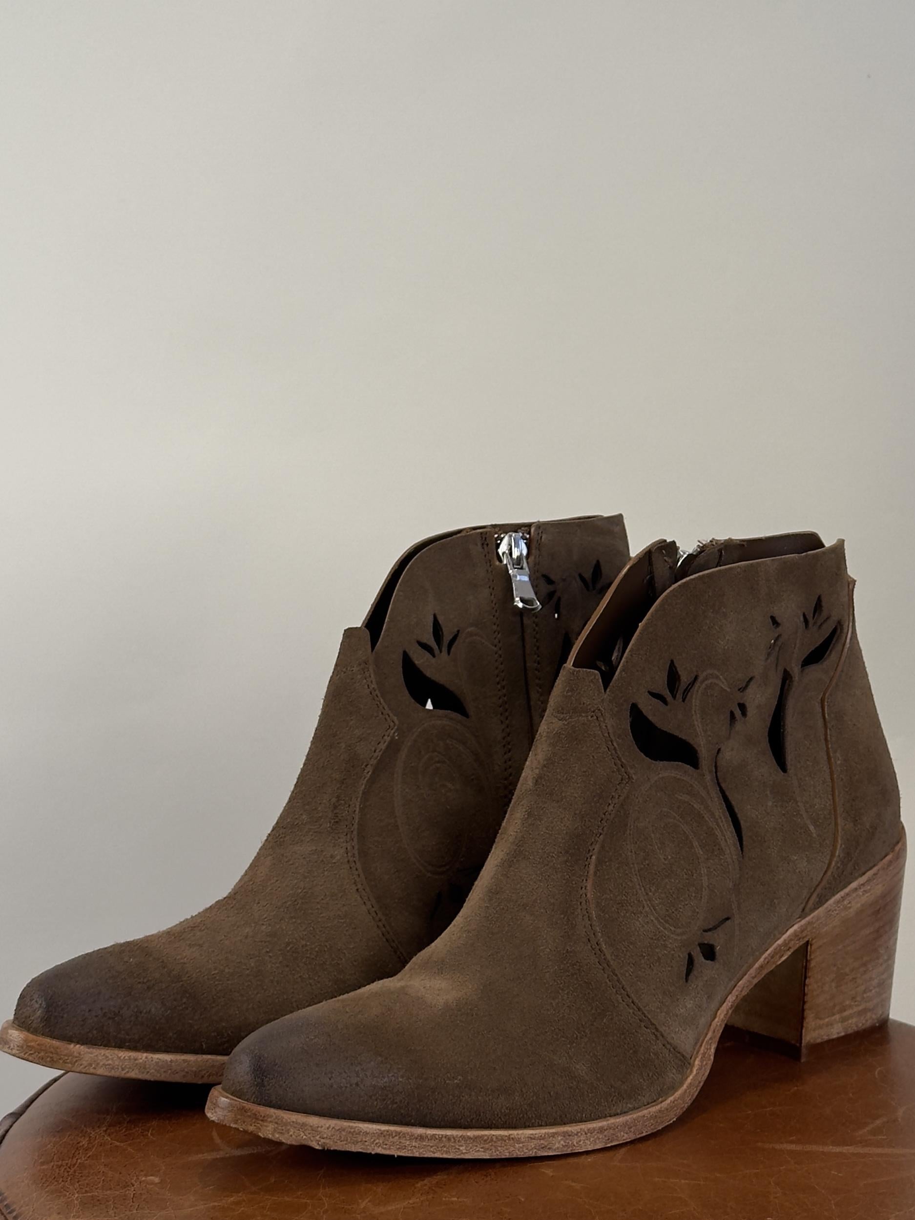 Texano in Camoscio 2764 409 Elle Studio