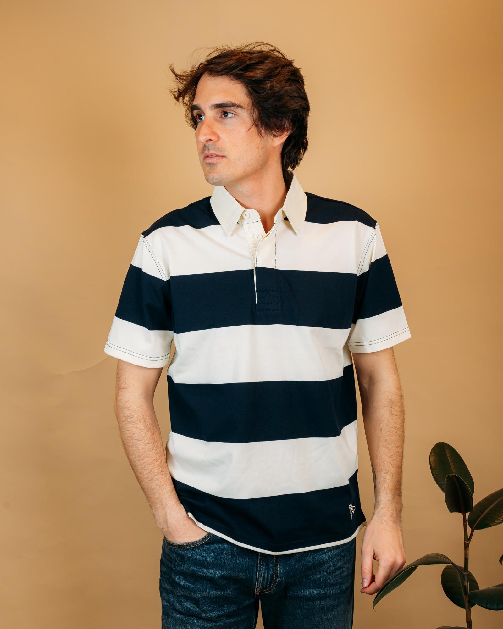 Polo Sebago Campbell bianca a maniche corte con colletto e profili delle maniche blu navy a contrasto.