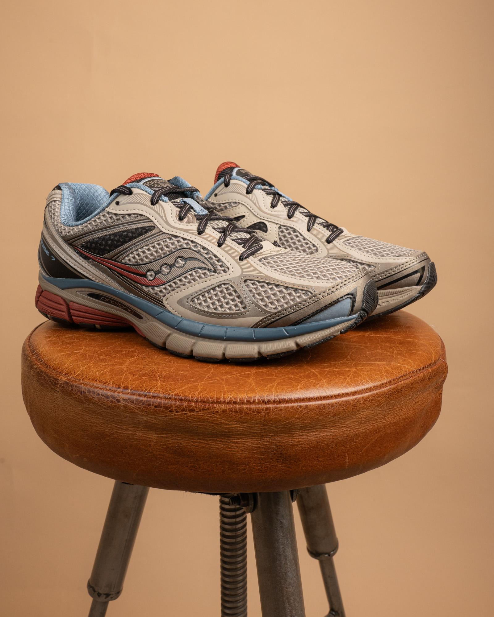 Sneakers ProGrid Guide 7 Disrupt Taupe-Black S70936 48 Saucony 